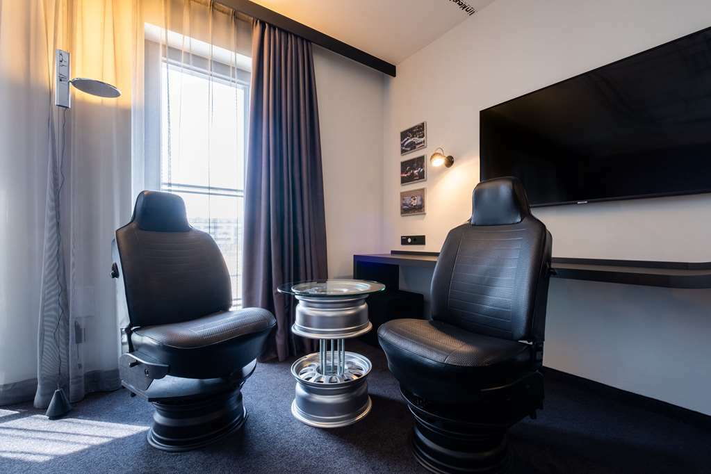 V8 Hotel Koeln At Motorworld Rom bilde