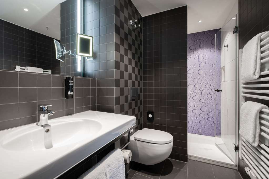 V8 Hotel Koeln At Motorworld Rom bilde