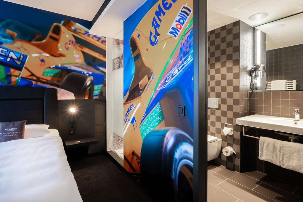 V8 Hotel Koeln At Motorworld Rom bilde