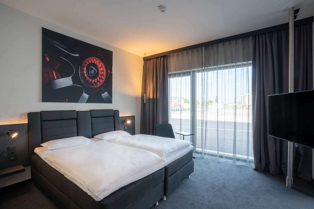 V8 Hotel Koeln At Motorworld Rom bilde