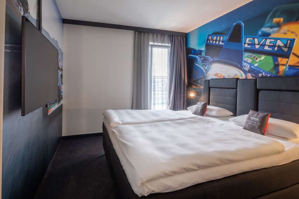 V8 Hotel Koeln At Motorworld Rom bilde